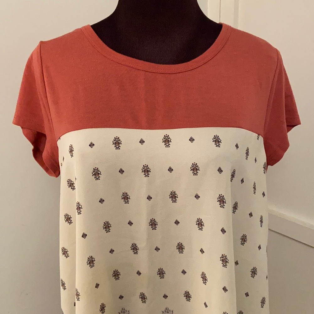 Rewind by Kohl’s T-shirt High-Low Flowy Tunic with Pink and Cream Pattern